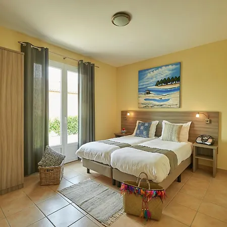 Stunning French For 4 In Loire
