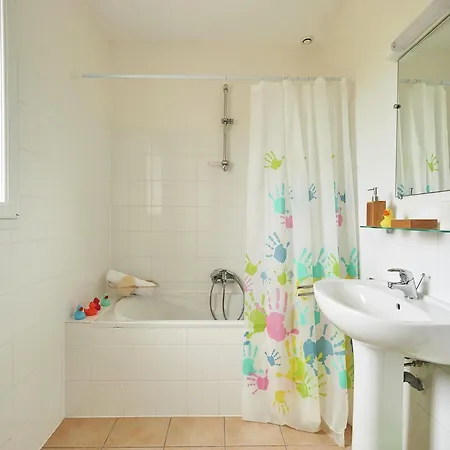 Stunning French For 4 In Loire Vila *