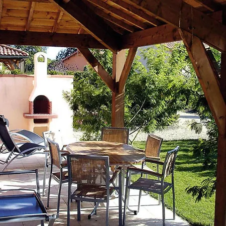 Stunning French For 4 In Loire Vila *