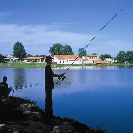 Stunning French For 4 In Loire
